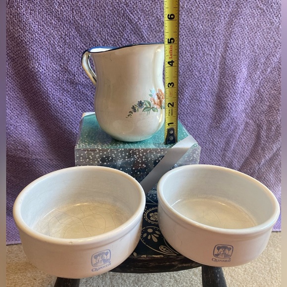 Quaker Oats Stoneware Bowl Pair with small enamels handled floral pitcher - Picture 4 of 7
